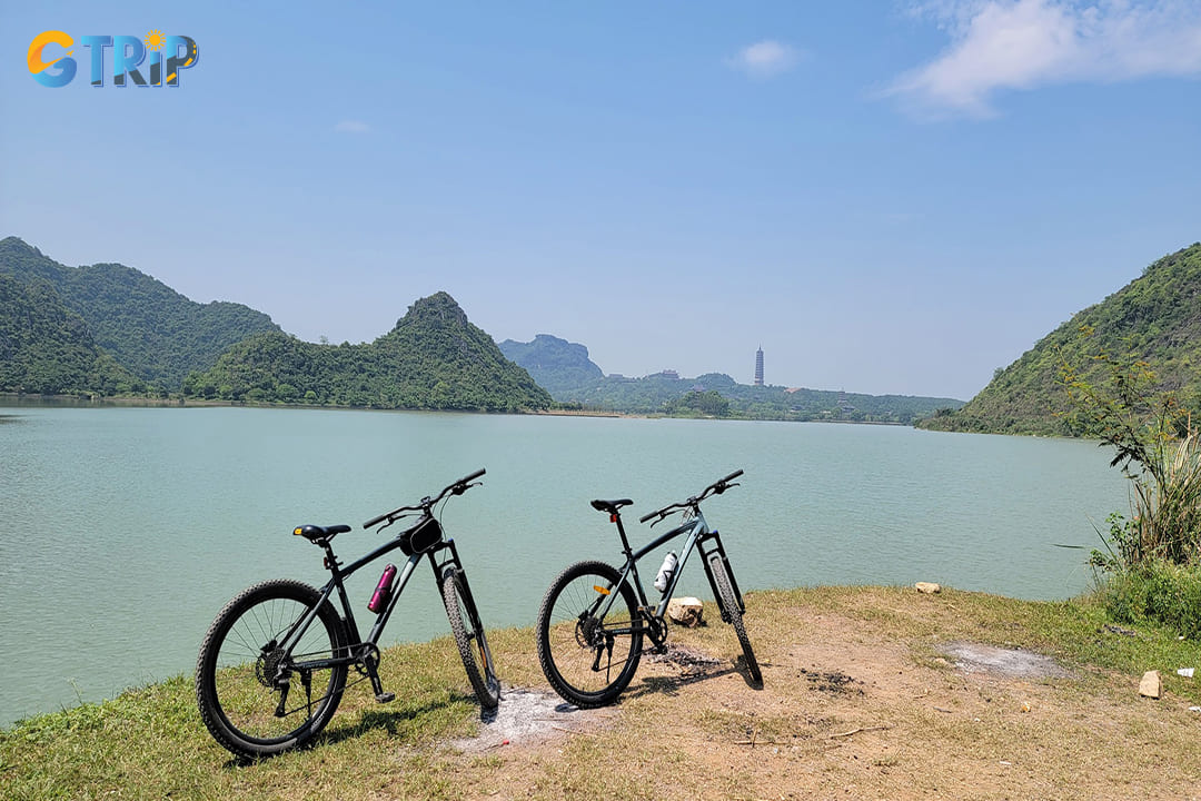 Bicycles are suitable for exploring scenic routes like Tam Coc and Trang An