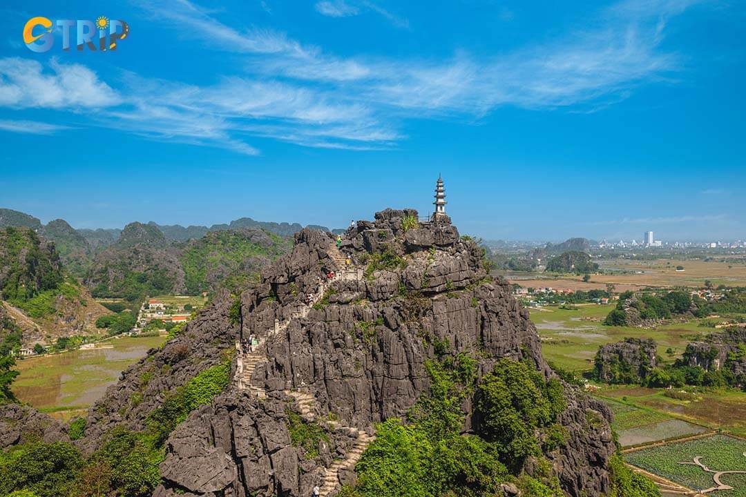 The pagoda at Mua Cave peak