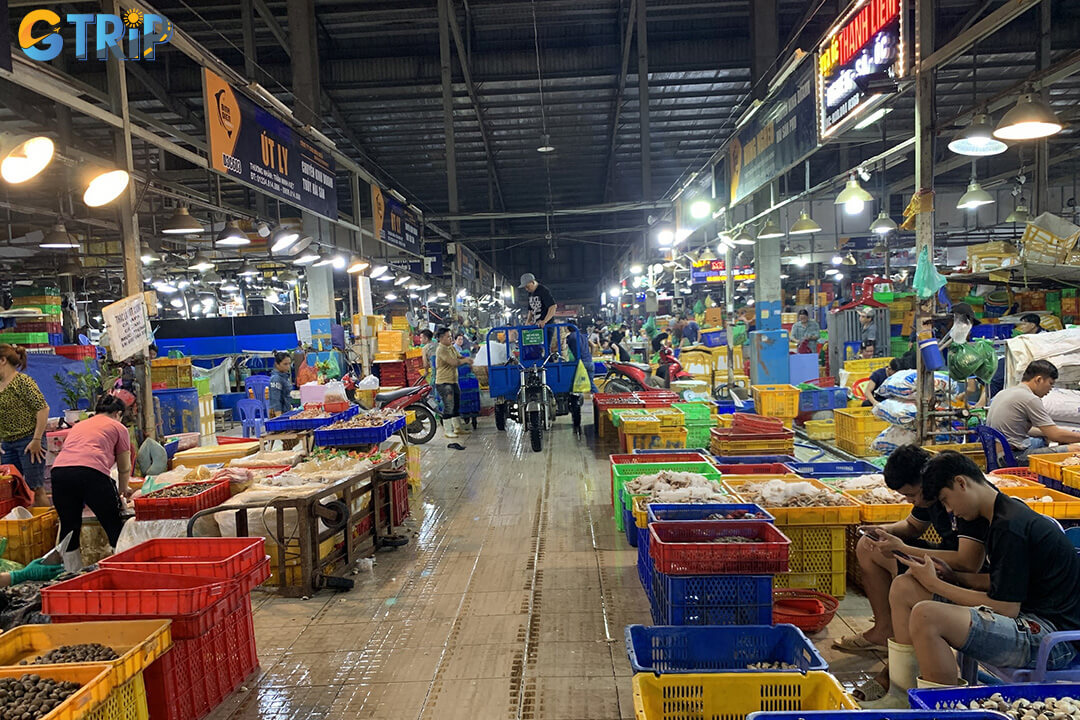 Binh Dien Market is the pantry of Ho Chi Minh City a massive hub where Vietnam’s freshest vegetables, seafood, flowers, and fruits come together under one roof