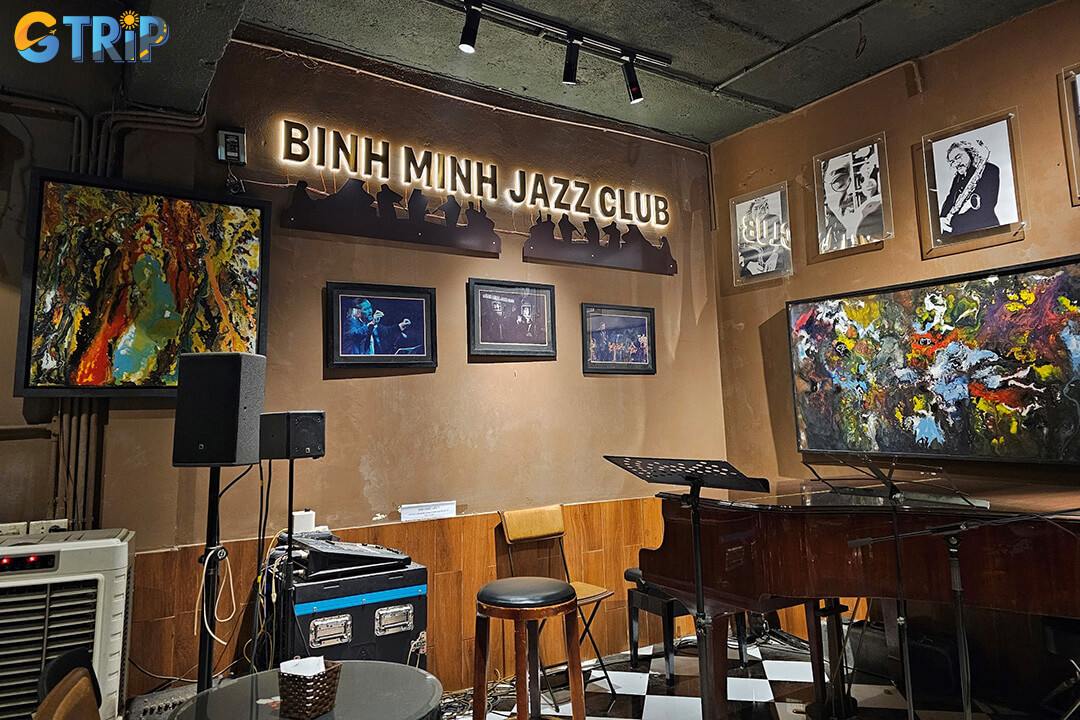 Binh Minh Jazz Club is Hanoi’s iconic jazz haven, offering intimate nightly performances by legendary musicians in a warm, authentic setting behind the Opera House