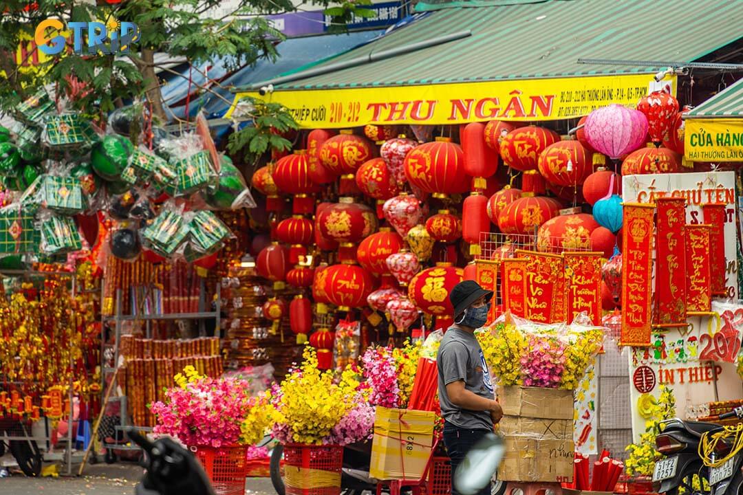 Binh Tay Market is perfect for bulk buyers seeking great deals on textiles, spices, handicrafts, and more