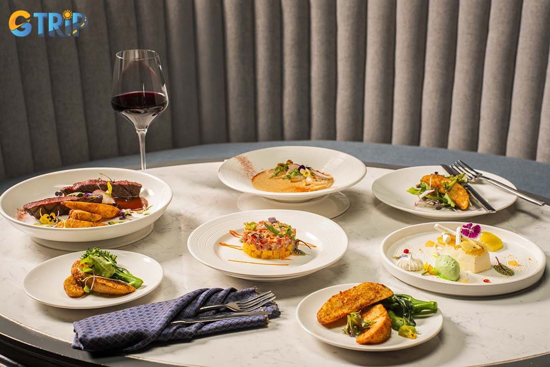 Bistecca is an upscale Italian restaurant at New Orient Hotel offering premium steaks, handcrafted pasta, and panoramic Han River views