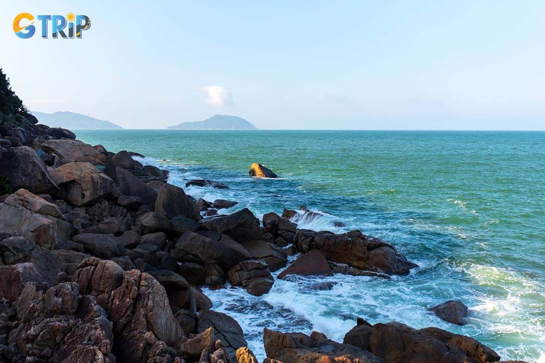 Black Rock Beach is a secluded yet accessible natural escape, protected from urban development and ideal for a peaceful day trip
