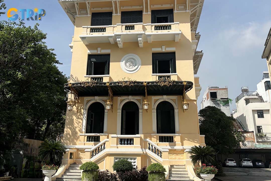 Block 3 takes visitors on a journey through Vietnam’s artistic heritage, showcasing Cham sculptures, Dong Son bronzes, Sa Huynh artifacts, and exquisite traditional crafts