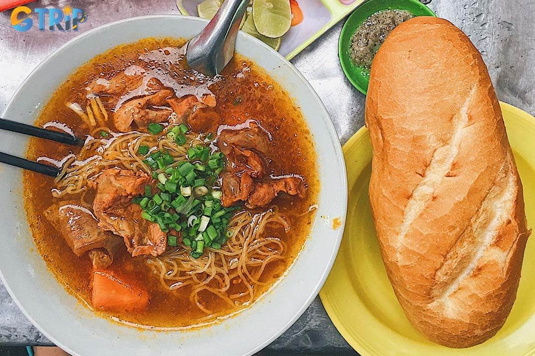 Bo Kho 158 Nguyen Cong Tru is a classic sidewalk spot serving rich, traditional Vietnamese beef stew for an authentic Saigon street food experience