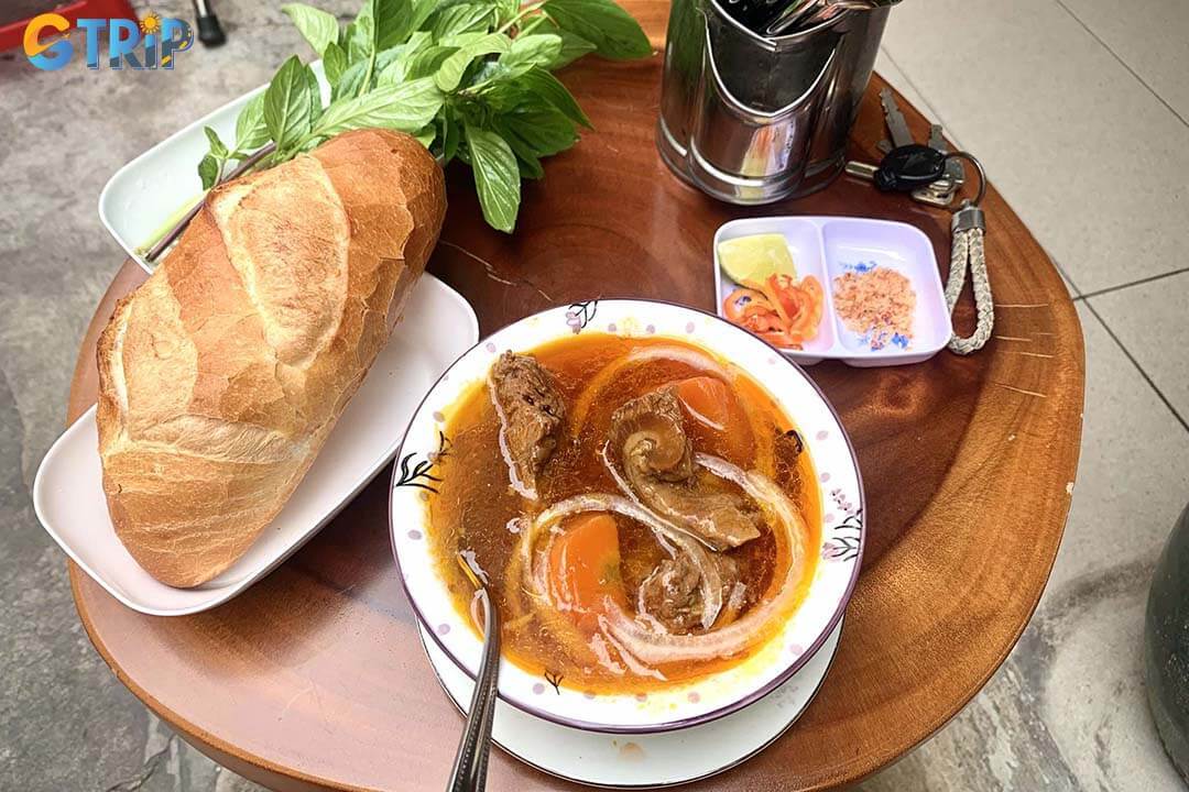 Bo Kho 163 is a local favorite known for its rich, aromatic broth, generous portions, and melt-in-your-mouth beef shank and tendon