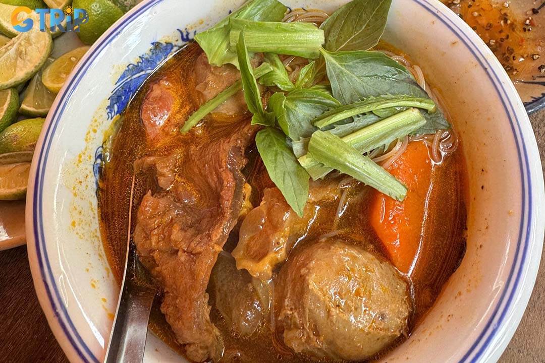 Bo Kho Ganh in former District 10 is a nostalgic spot serving deeply traditional Vietnamese beef stew with rich, rustic flavors