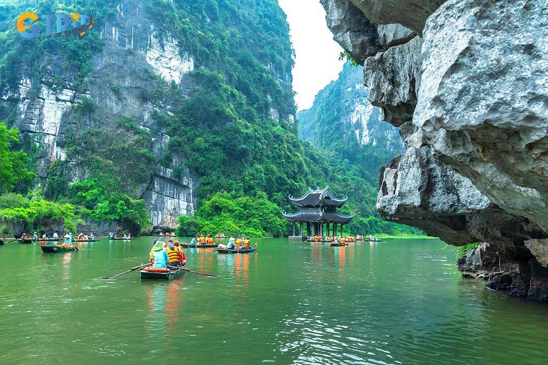 When visiting Ninh Binh, you shouldn’t miss the boat tour in Trang An