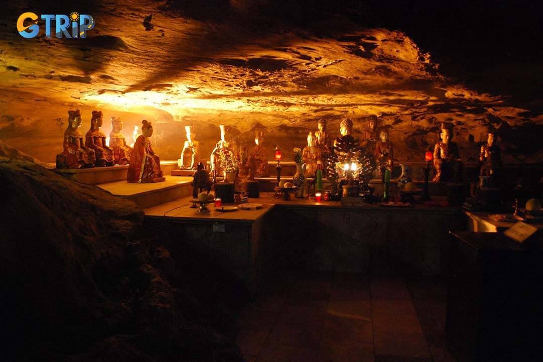 Many Buddha statues are being worshiped in caves at Bai Dinh Pagoda