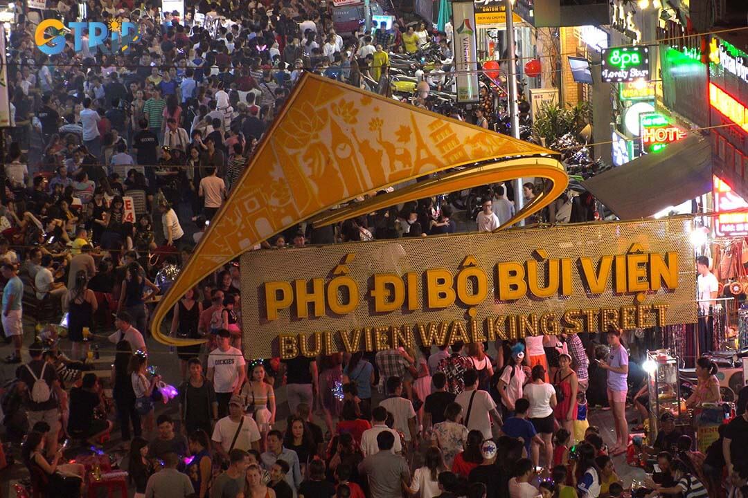 Bui Vien Street thrives during local events like Tet and international holidays, with themed parties attracting large crowds