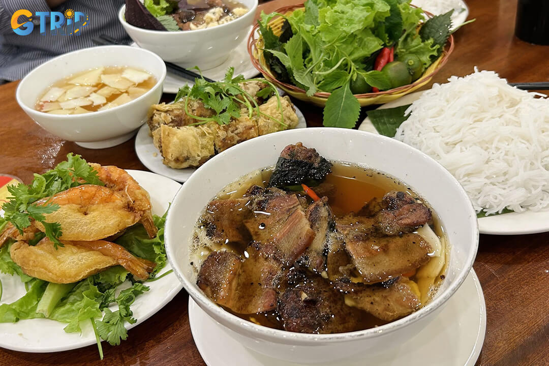Bun cha at Sinh Tu delights diners with flavorful grilled pork, balanced dipping sauce, and fresh herbs