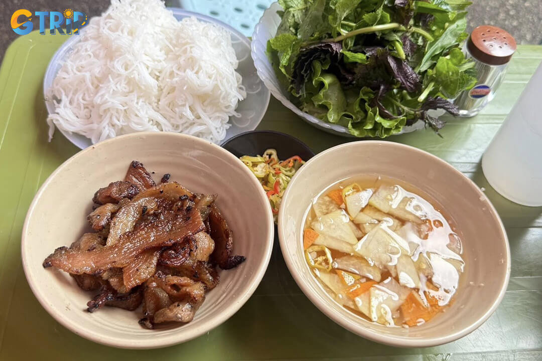 Bun cha Binh Minh delivers true Hanoi flavor with smoky grilled pork, rich dipping sauce, and fresh herbs, all served in a no-frills Old Quarter setting