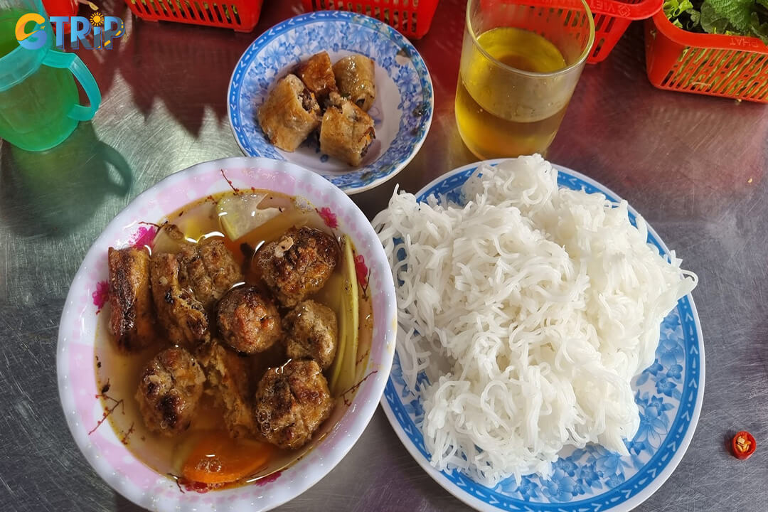 Bun cha Hang Quat draws diners with its fragrant grilled pork, rich dipping sauce, and classic Old Quarter vibe