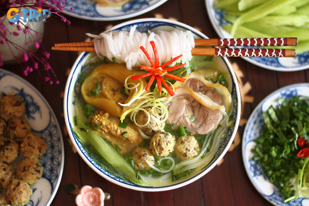 Bun doc mung features the unique ingredient of Colocasia gigantea stems (doc mung)