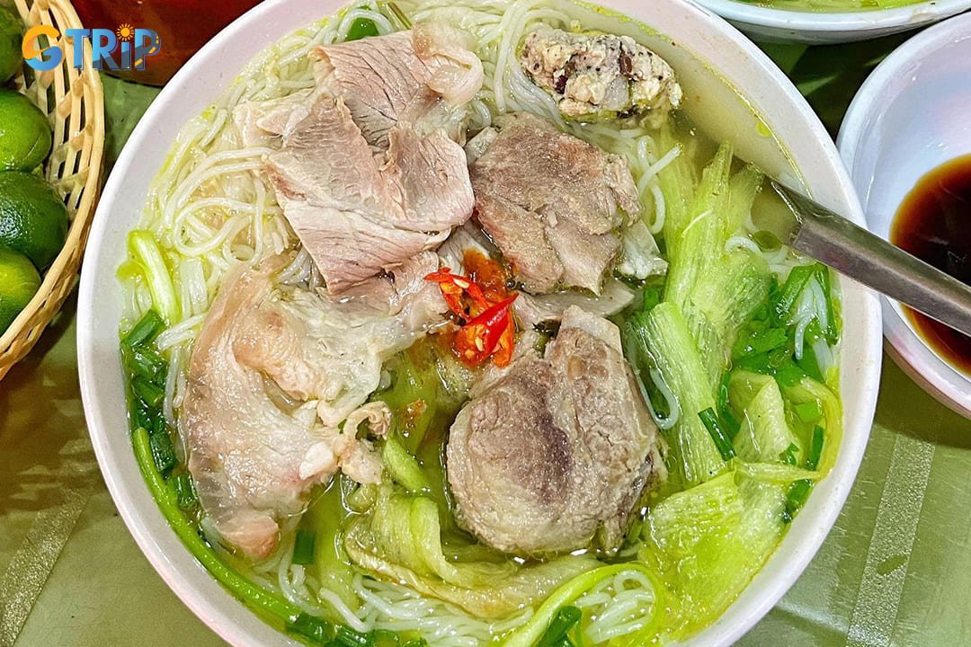 Bun doc mung is a lesser-known but cherished Hanoi delicacy featuring rice noodles in a unique broth made from doc mung (arrowhead plant)