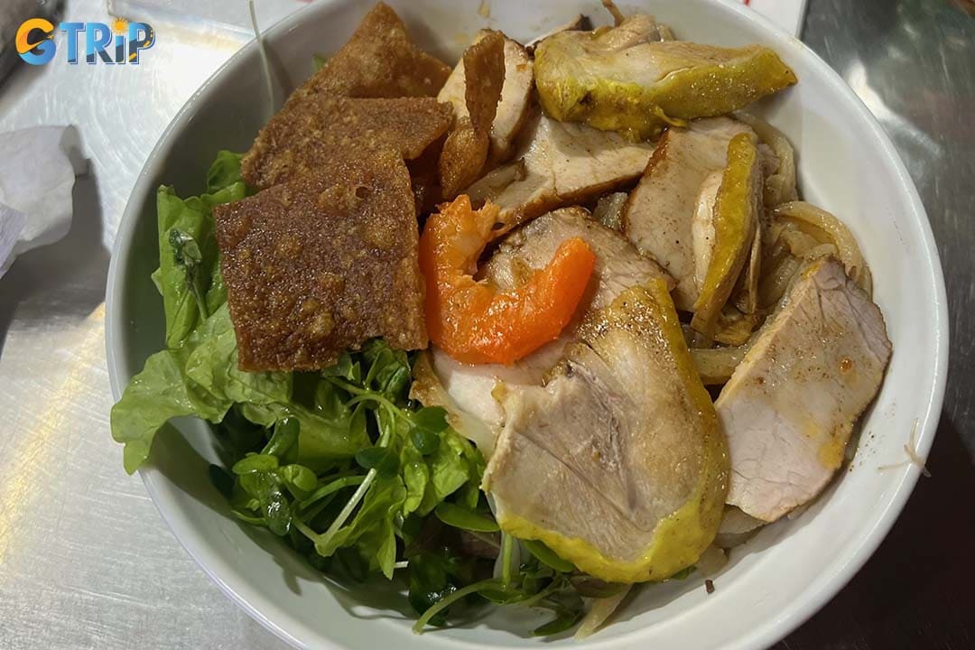 Cao Lau Ba Be is a specific stall that has earned a legendary reputation