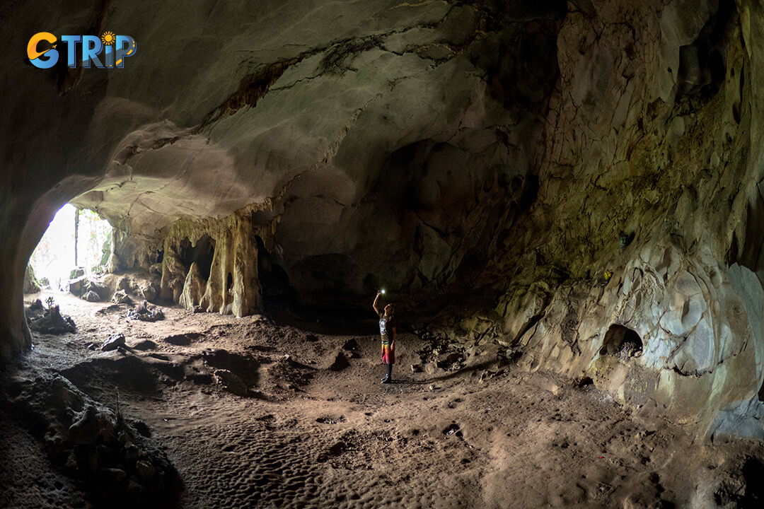 Exploring Nguoi Xua Cave in Cuc Phuong National Park