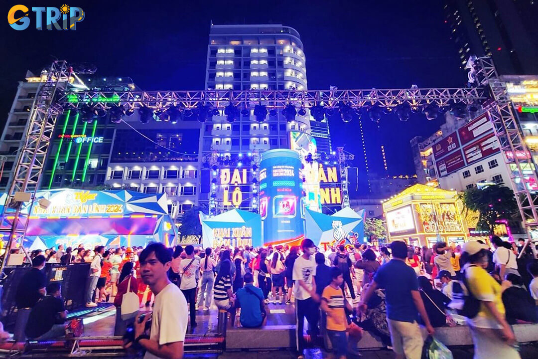 Celebrating the countdown at Nguyen Hue Walking Street immerses you in a high-energy crowd, dazzling lights, and the vibrant nightlife of Ho Chi Minh City
