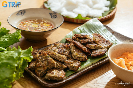 Cha ruoi is a unique Hanoi delicacy made from sand worms mixed with pork, eggs, dill, and citrus peel, pan-fried into fragrant golden patties with bold, umami-rich flavors