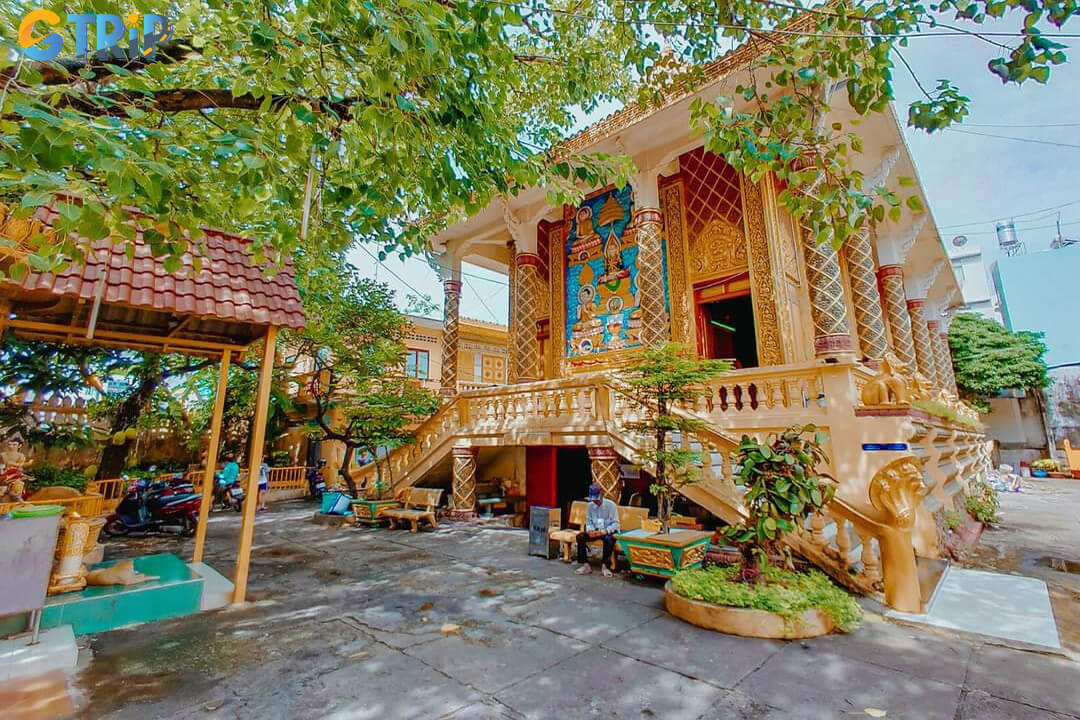 Chantarangsay Pagoda embodies Khmer Theravada architecture, blending ornate towers, sacred carvings, and spiritual symbolism that reflect the heritage