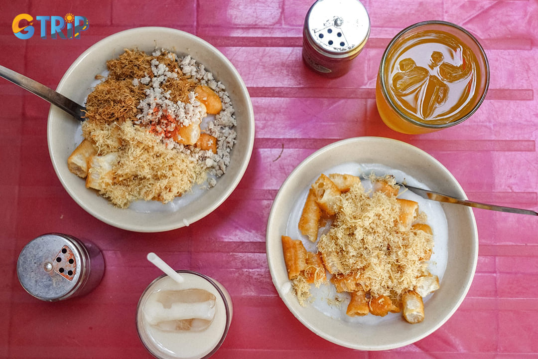 Chao suon, or pork rib porridge, represents comfort food at its finest in Hanoi's culinary landscape