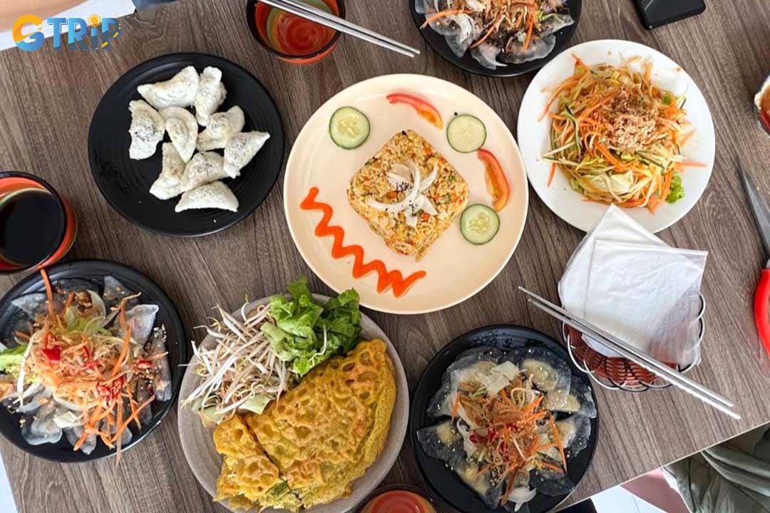 Chay Corner specializes in Hue-style dumplings filled with tofu, peas, and seaweed