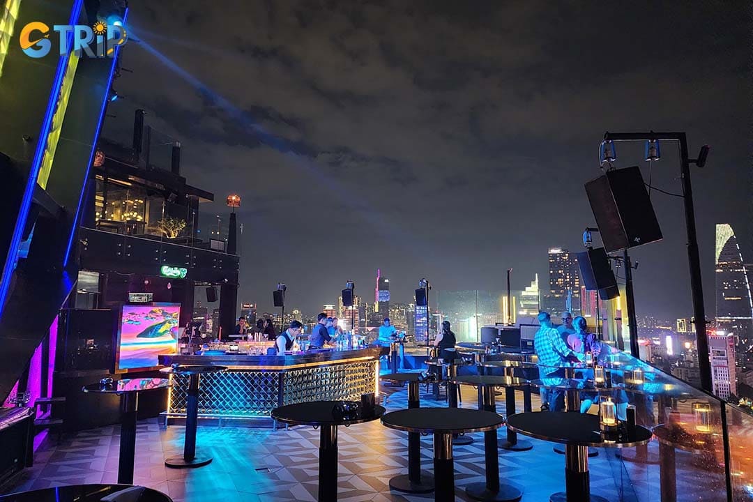 Chill Skybar & Dining provides world-class DJs and luxurious experience