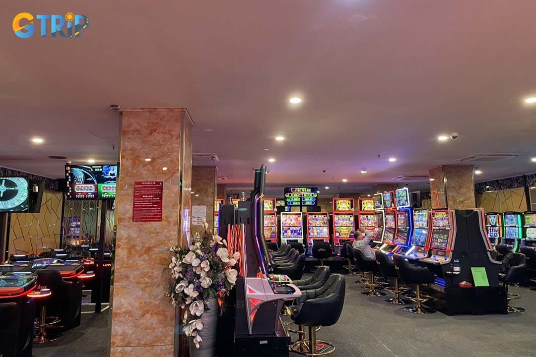 Club Ace 21 E-Gaming Club delivers a sleek, high-tech electronic gaming experience with brand-new slot machines, video table games