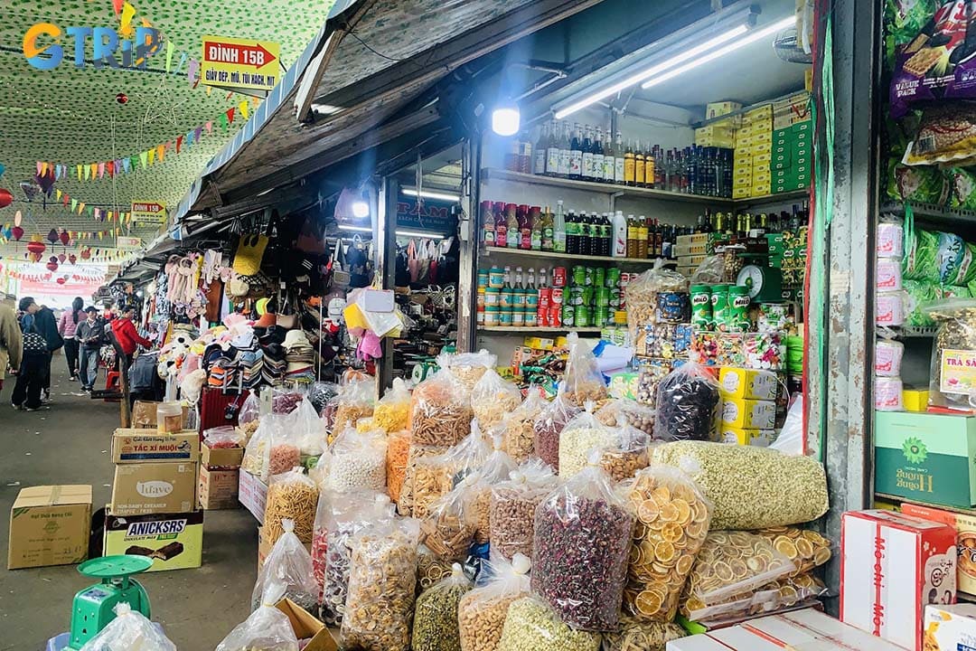 Coffee and spices are among the most popular items bought by visitors at Con Market Da Nang