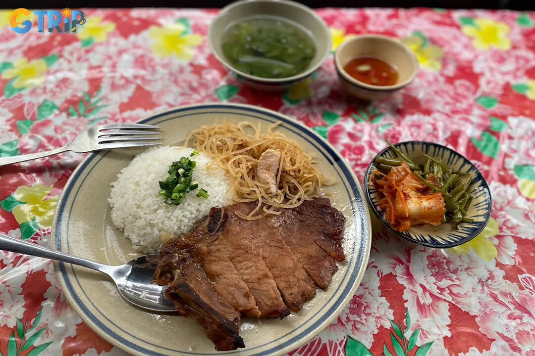 Com Tam Dai Han is a legendary Saigon eatery, serving perfectly grilled, uniquely marinated pork ribs with nostalgic charm and decades of culinary history