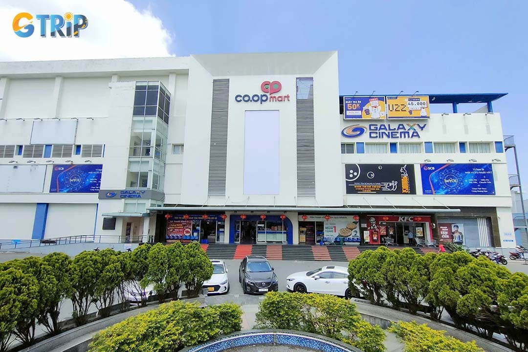 Co.opmart Da Nang is a dependable, community-focused shopping mall known for affordable everyday essentials, a well-stocked supermarket, and practical facilities