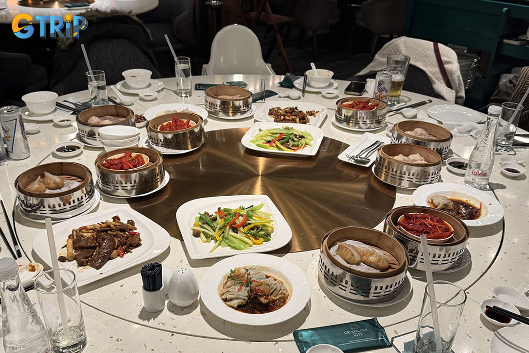 Crystal Jade Palace is renowned for its meticulously crafted dim sum, handmade noodles, and signature roasted meats