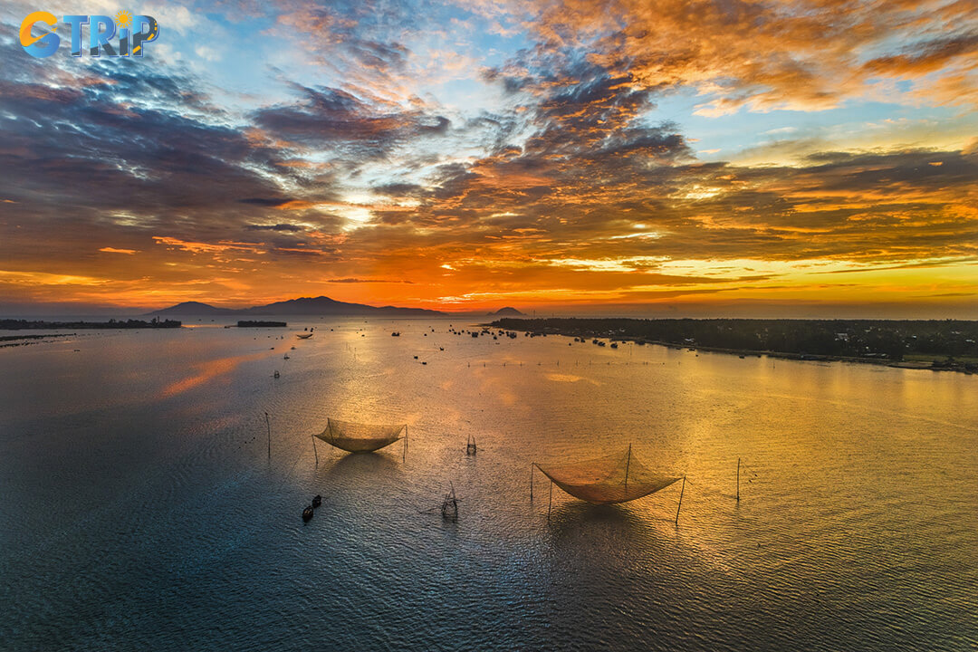 Cua Dai Beach is just 5 km from Hoi An, easily reached in 10-15 minutes via a flat, scenic route ideal for a relaxing bike ride