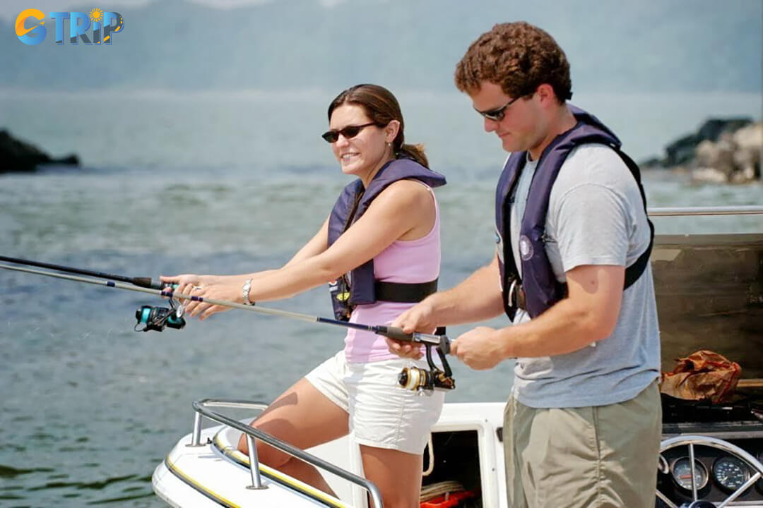 Cua Dai offers great fishing experiences, from casting lines on the shore to joining local tours with traditional basket boats