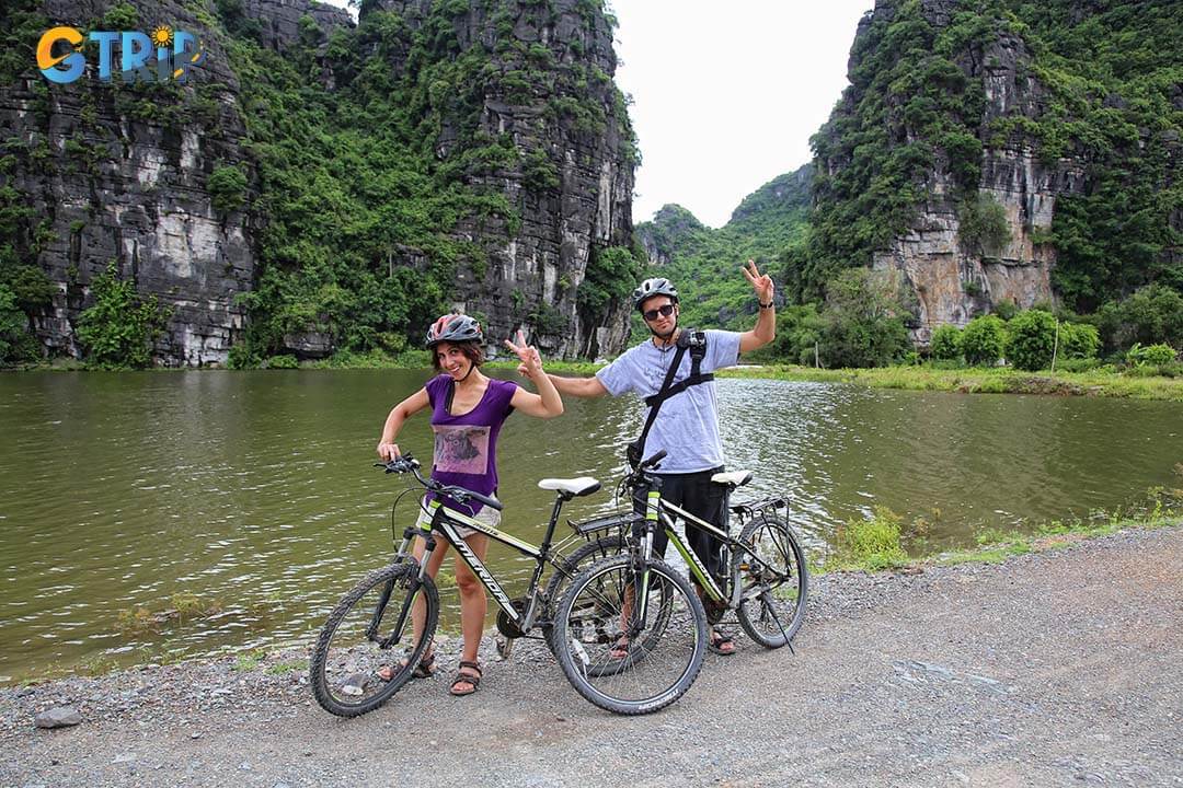 Cycling through the lush green rice fields and peaceful villages of Ninh Binh offers a relaxing experience, allowing you to explore the natural beauty and local culture