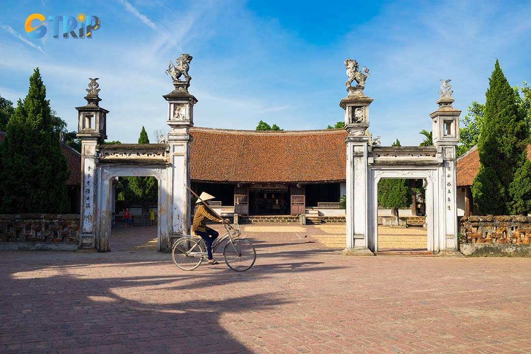 Duong Lam is a dream for photographers, offering golden light, rustic textures, and timeless scenes of traditional Vietnamese village life