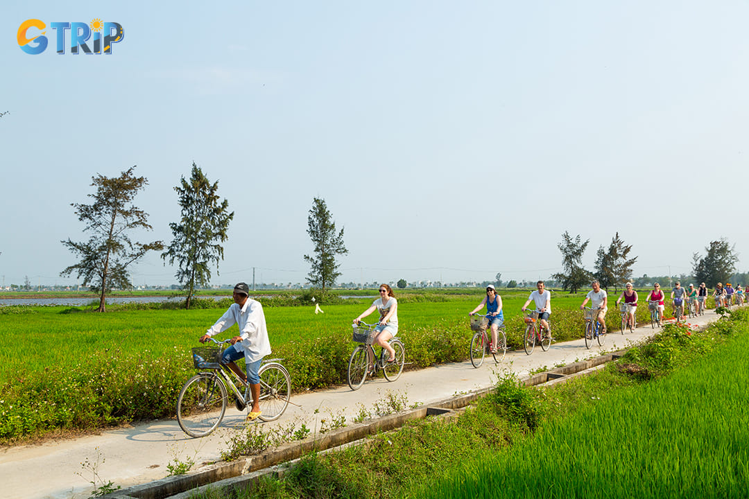 Cycling tours through the countryside provide an excellent way to encourage teamwork