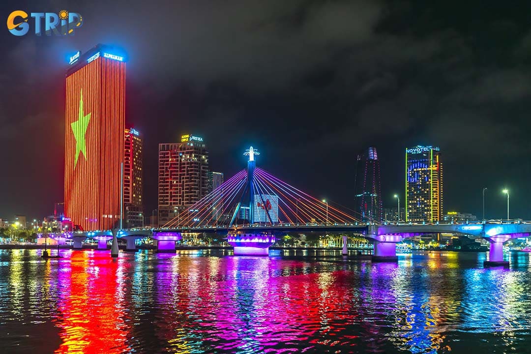 Da Nang becomes vibrant and colorful at night with lights and LED colors, which is perfect for taking stunning photos
