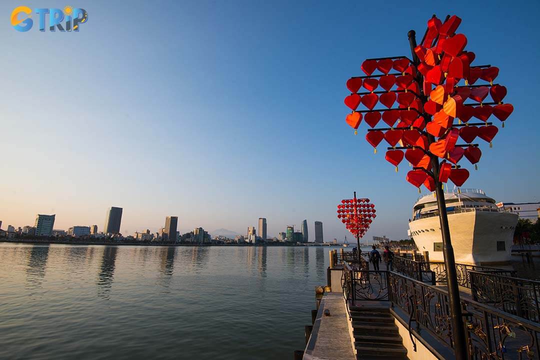 Da Nang International Airport is just 4 km from the Love Bridge, making it a quick 10-15 minute trip by taxi, ride-hailing app, or motorbike