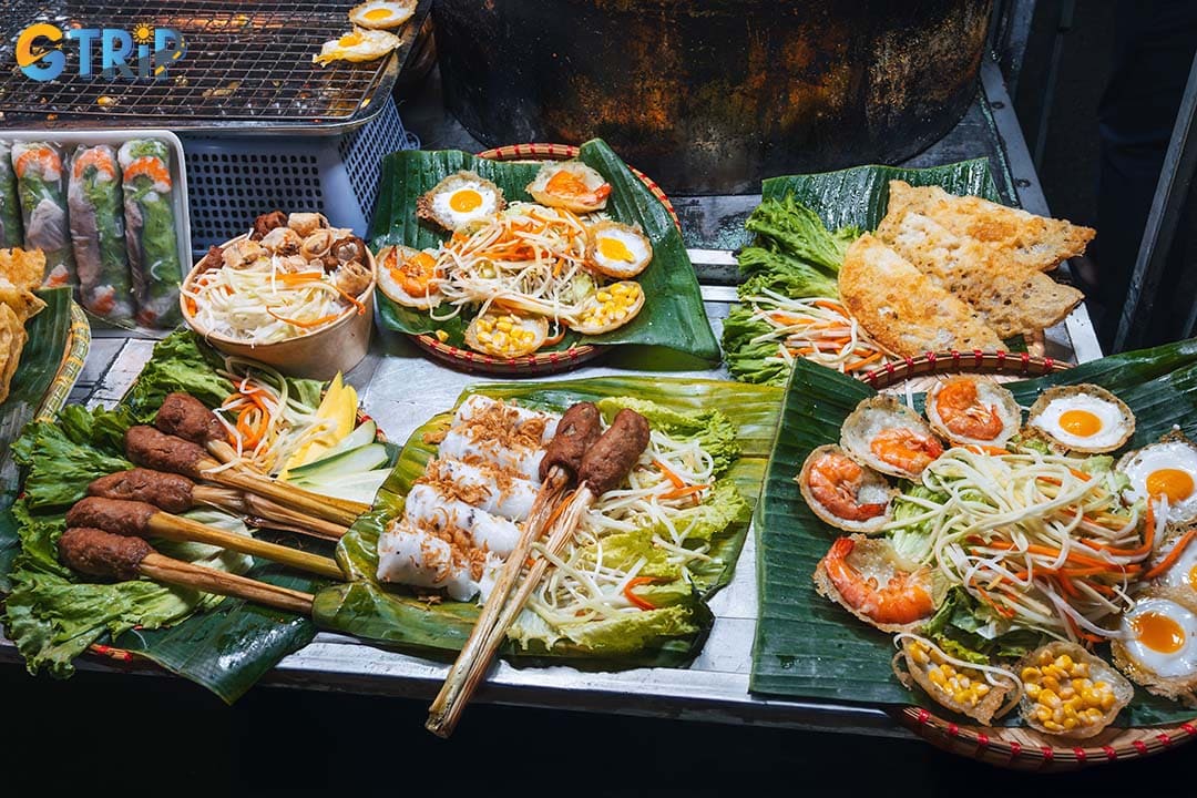 Da Nang markets offer a wide variety of local food and souvenir