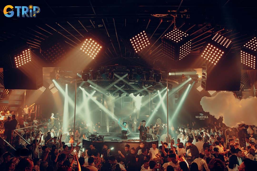 Da Nang's premier nightclubs are where people like dancing should visit at night