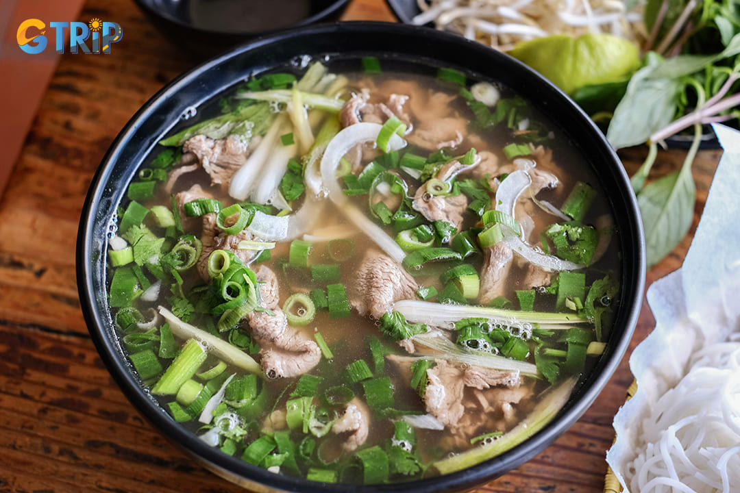December's cooler temperatures create the perfect opportunity to sample Hanoi's legendary hot dishes such as pho