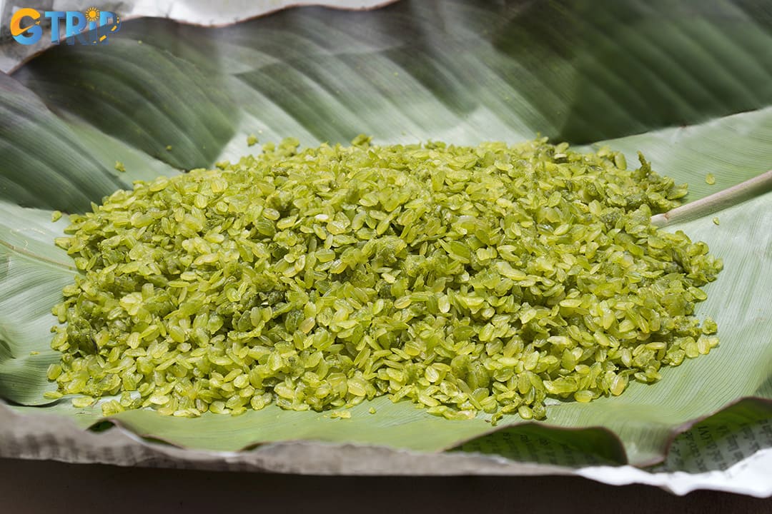 Delicate and fragrant, com is Hanoi’s signature autumn treat and a meaningful edible souvenir wrapped in tradition