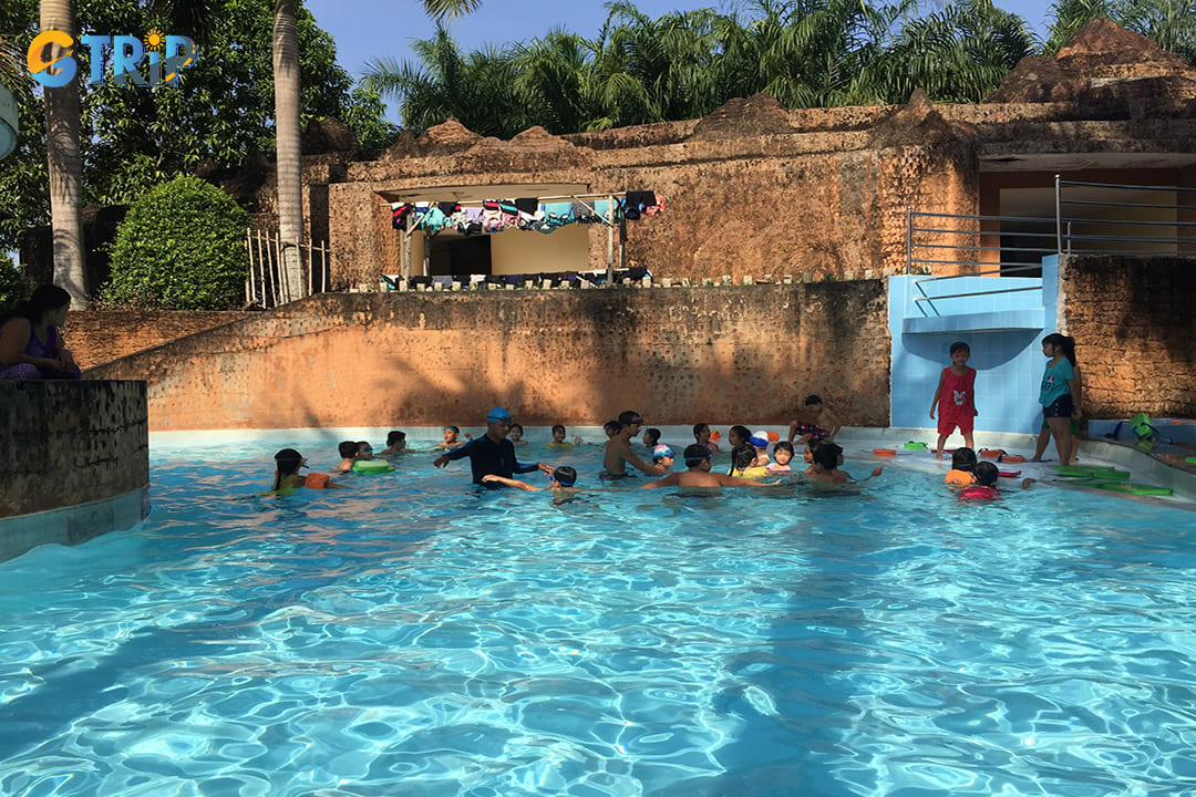 Designed with a unique, nature-friendly architecture, the Cu Chi swimming pool area features two zones