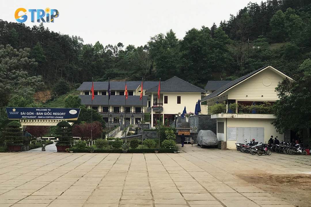 Despite its remote location, Ban Gioc Waterfall offers a range of accommodations, from budget homestays to scenic resorts, ensuring a comfortable stay for all travelers