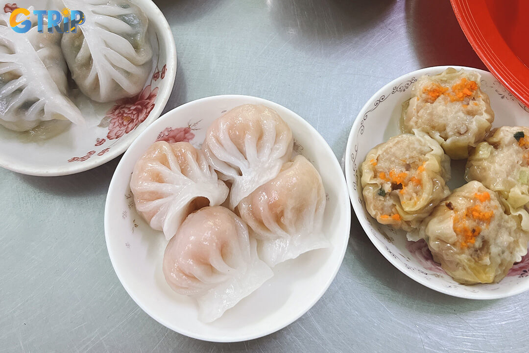 Dimsum 108B Xom Dat offers a no-frills, budget-friendly morning dim sum experience that’s fast, fresh, and authentically local