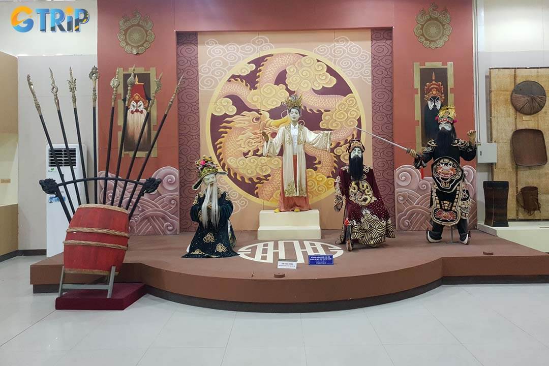 Discover Da Nang’s cultural diversity through exhibits of ethnic costumes, handmade tools, and ceremonial instruments from communities like the Co Tu and Xo Dang