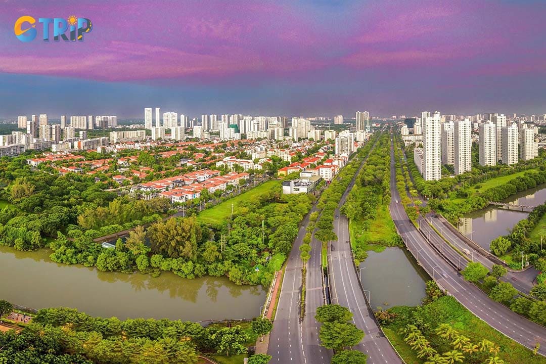 District 7 presents a modern defined by the planned sophistication of Phu My Hung, with its broad avenues, lush parks, and cutting-edge architecture