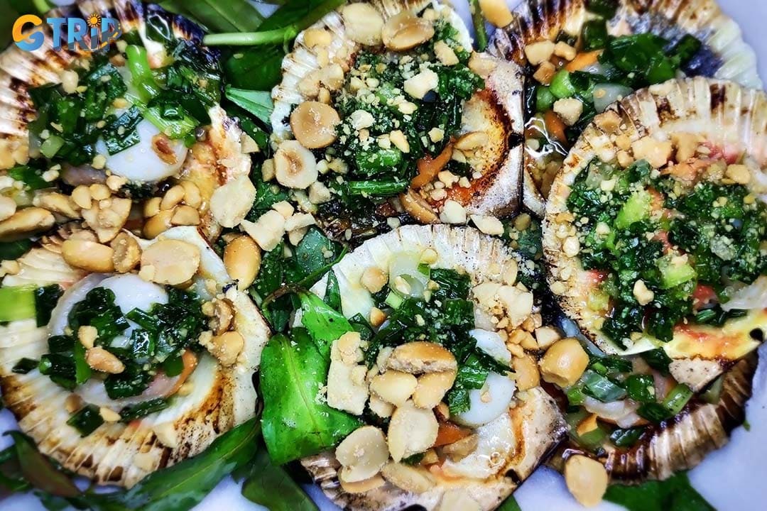 Do not miss the chance to try local seafood and fish at the Tam Thanh Village