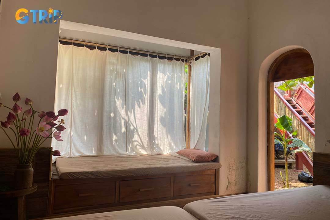 Elephant's House offers a peaceful garden retreat with modern comforts and local breakfast, conveniently located for exploring Duong Lam’s cultural sites